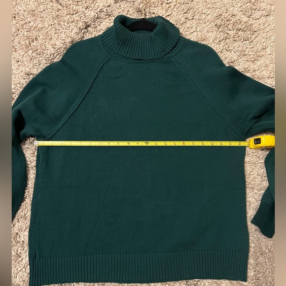 Karen Scott 100% cotton turtle neck sweater in hunter green color - Picture 6 of 7